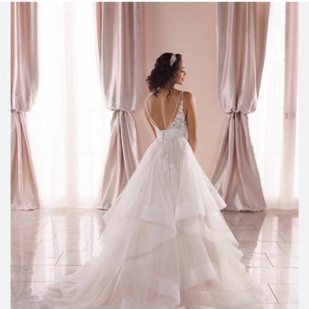 Stella York 6918 Princess Ballgown Wedding Dress - Picture 5 of 16